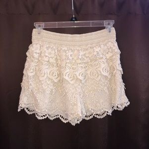 White/cream shorts